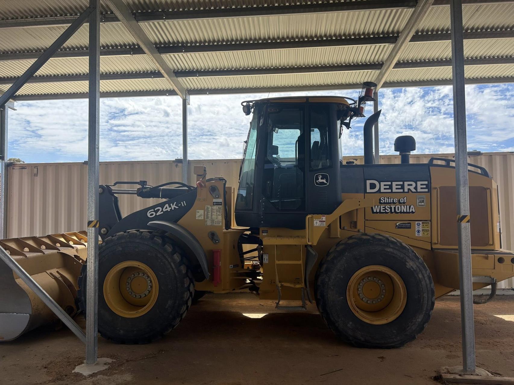 OUTRIGHT PURCHASE OF JD624K LOADER